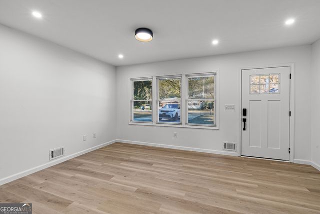 2592 Lois Lane SE, Atlanta, GA 30315