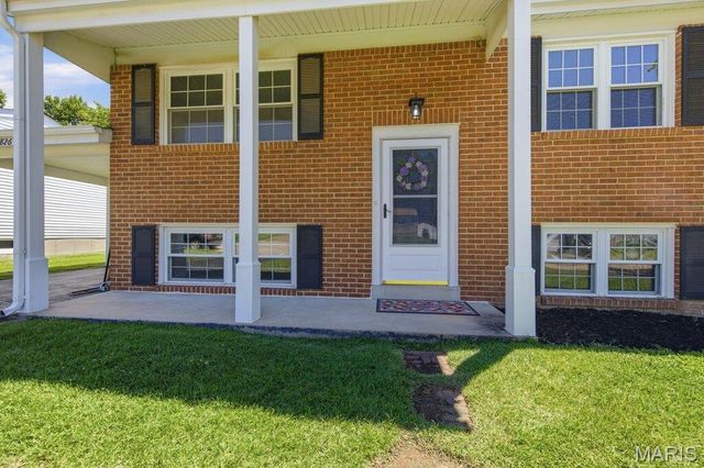 2826 Cherry Point Lane, Maryland Heights, MO 63043