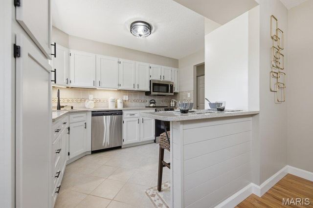 2826 Cherry Point Lane, Maryland Heights, MO 63043