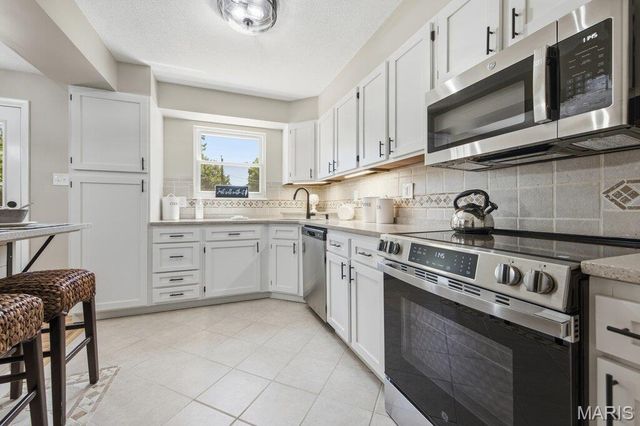 2826 Cherry Point Lane, Maryland Heights, MO 63043