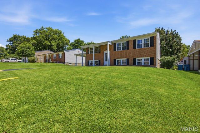 2826 Cherry Point Lane, Maryland Heights, MO 63043