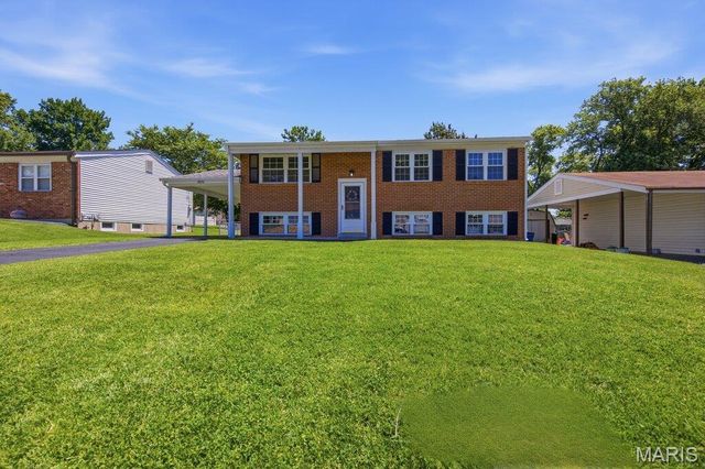 2826 Cherry Point Lane, Maryland Heights, MO 63043
