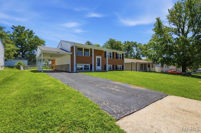 2826 Cherry Point Lane, Maryland Heights, MO 63043