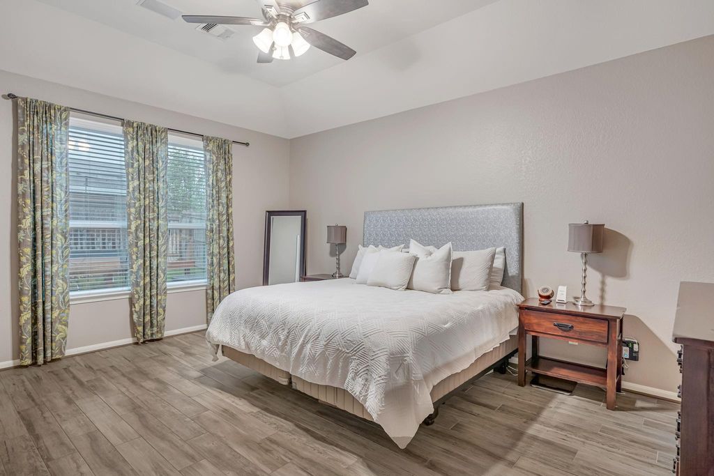 Image 16 of property listing at 21606 Venture Park Drive, Richmond, TX 77406