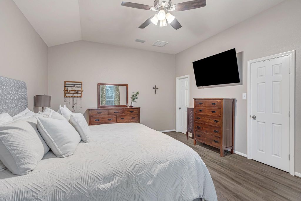 Image 18 of property listing at 21606 Venture Park Drive, Richmond, TX 77406