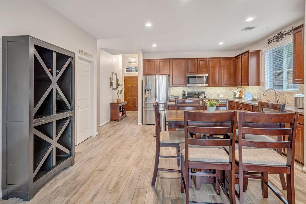 Image 5 of property listing at 21606 Venture Park Drive, Richmond, TX 77406