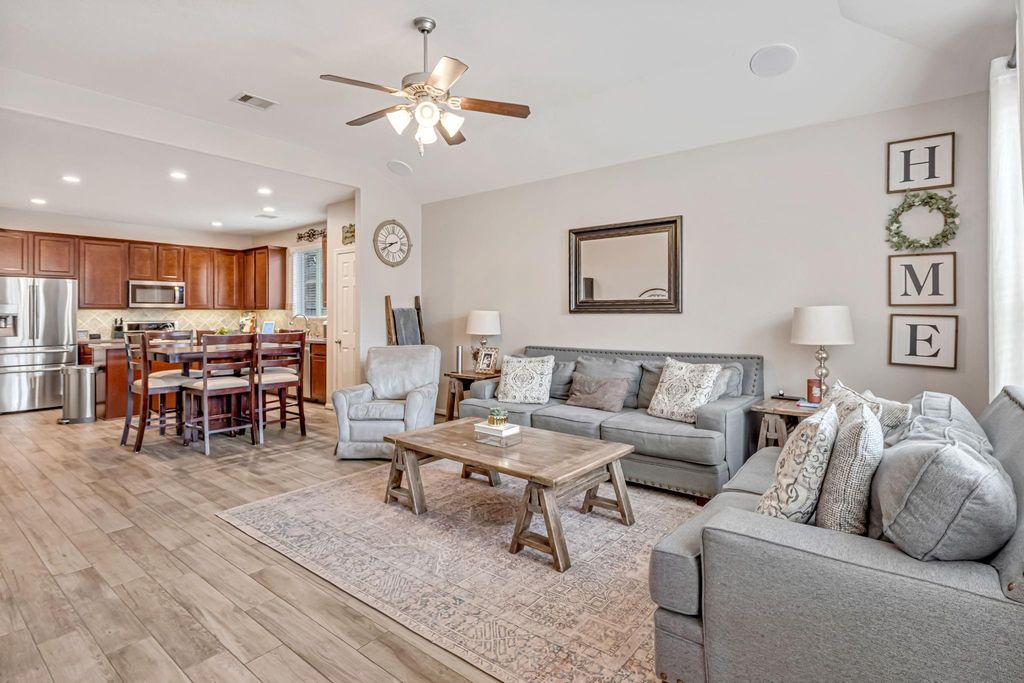 Image 7 of property listing at 21606 Venture Park Drive, Richmond, TX 77406