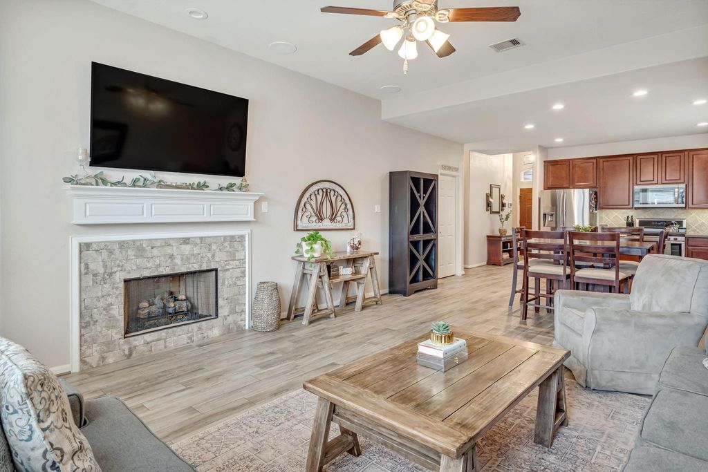 Image 8 of property listing at 21606 Venture Park Drive, Richmond, TX 77406