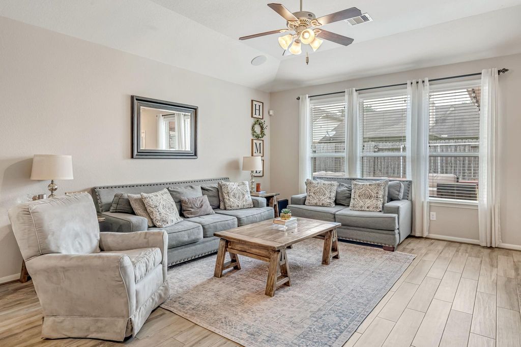 Image 9 of property listing at 21606 Venture Park Drive, Richmond, TX 77406