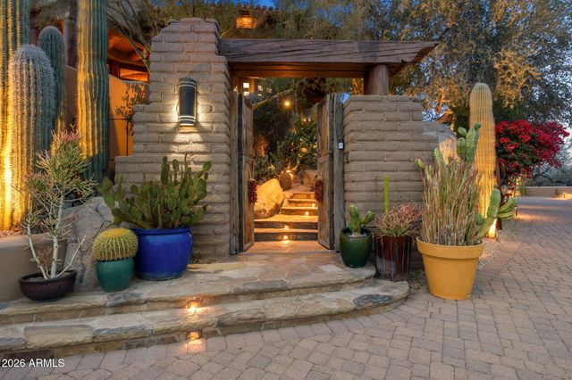 8300 E DIXILETA Drive 263, Scottsdale, AZ 85266