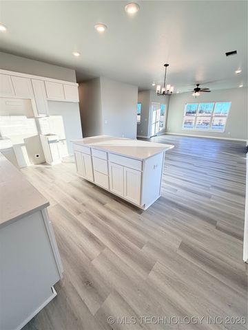 187 W 481 Road, Pryor, OK 74361