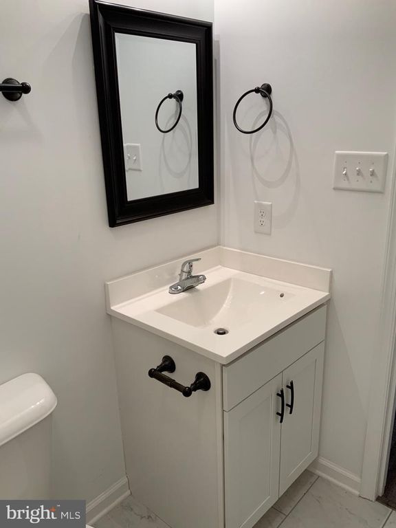 64 BUNTING AVE, Martinsburg, WV 25405