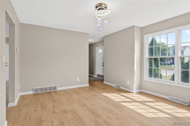 4400 Manor Lane, Hamburg, NY 14075
