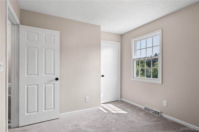 4400 Manor Lane, Hamburg, NY 14075