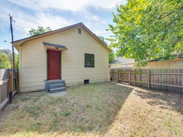 541 Denison Street, Gainesville, TX 76240