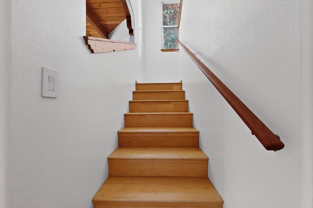 1336 Acequia Borrada, Santa Fe, NM 87507