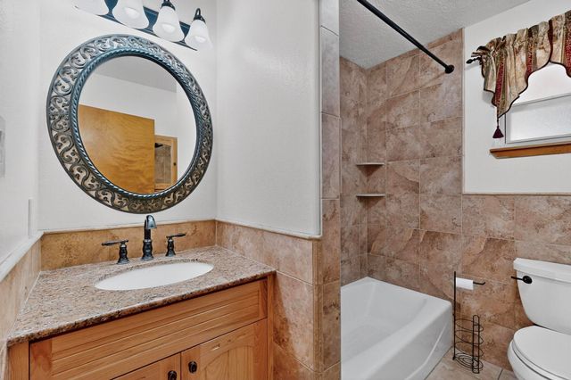 1336 Acequia Borrada, Santa Fe, NM 87507