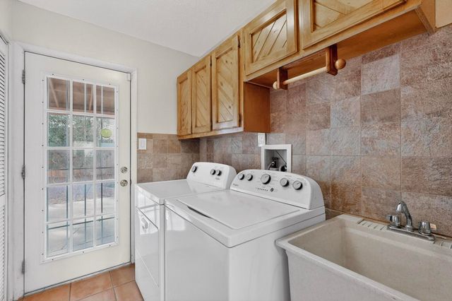 1336 Acequia Borrada, Santa Fe, NM 87507