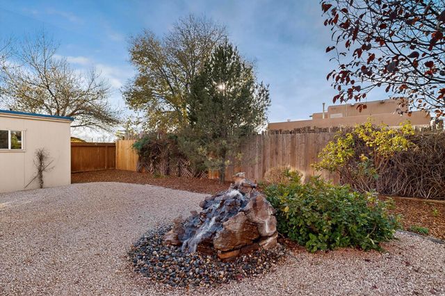 1336 Acequia Borrada, Santa Fe, NM 87507