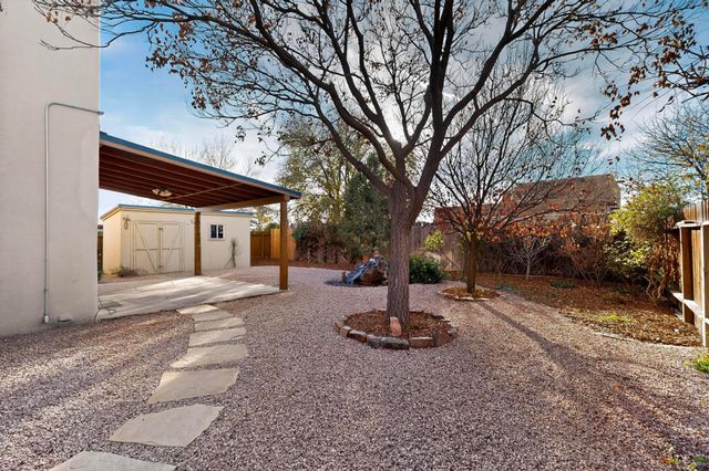 1336 Acequia Borrada, Santa Fe, NM 87507