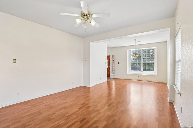 13358 Tusayan, Universal City, TX 78148