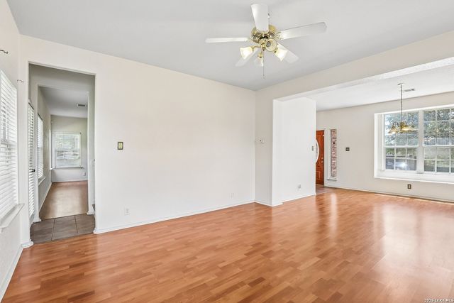 13358 Tusayan, Universal City, TX 78148