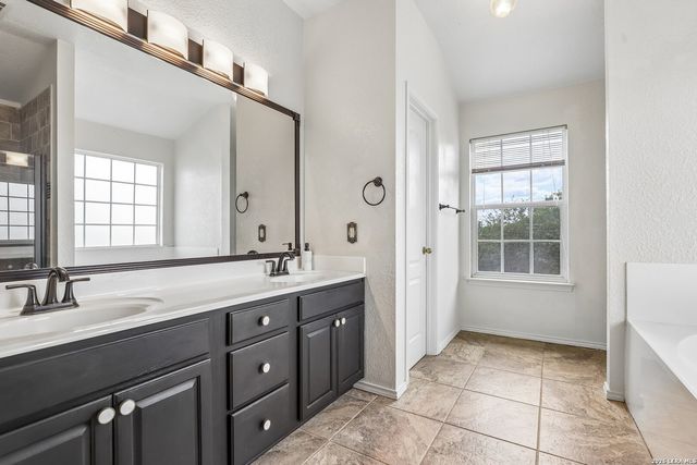13358 Tusayan, Universal City, TX 78148