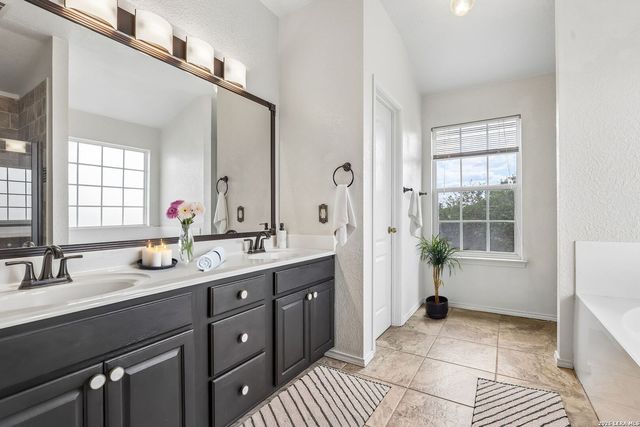 13358 Tusayan, Universal City, TX 78148