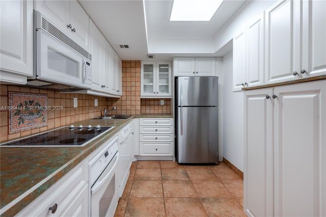 3180 S Ocean Dr 310, Hallandale Beach, FL 33009