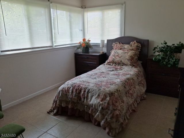 6 Brierdale Ln, Willingboro Twp., NJ 08046