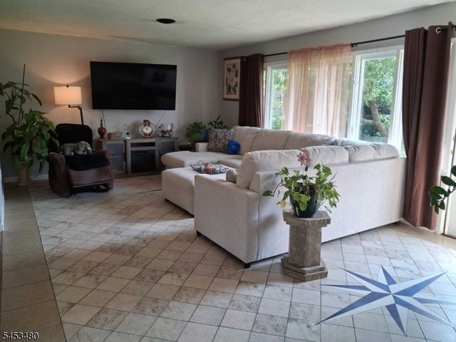 6 Brierdale Ln, Willingboro Twp., NJ 08046