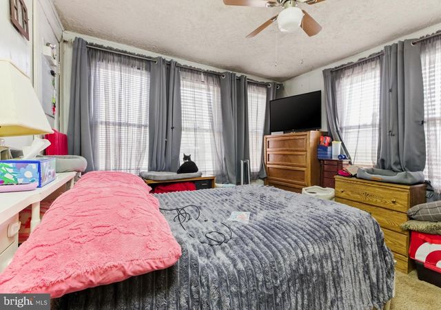 71 MAIN ST, Bridgeport, NJ 08014