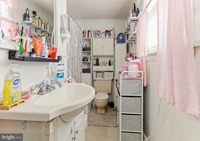 71 MAIN ST, Bridgeport, NJ 08014