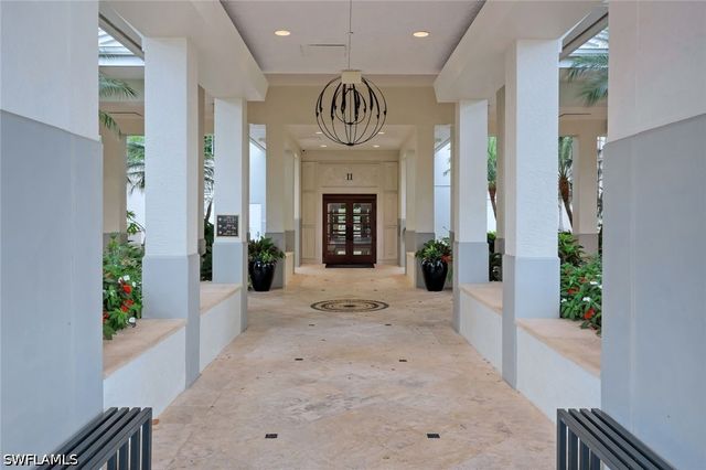 295 Grande WAY T 03, Naples, FL 34110