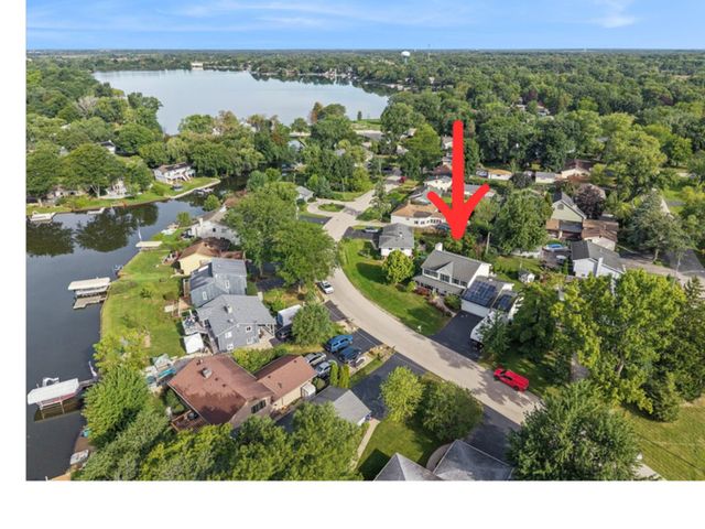 33147 N Lake Shore Drive, Grayslake, IL 60030