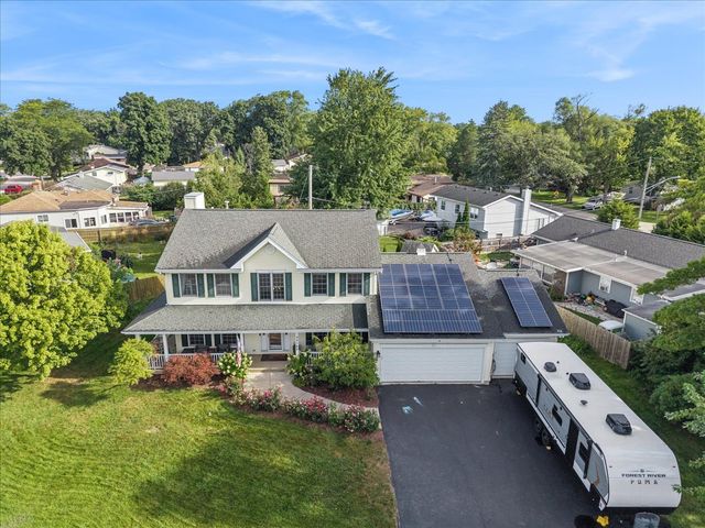 33147 N Lake Shore Drive, Grayslake, IL 60030