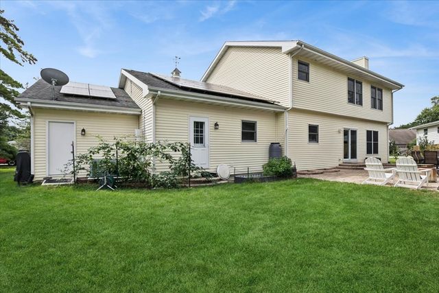 33147 N Lake Shore Drive, Grayslake, IL 60030