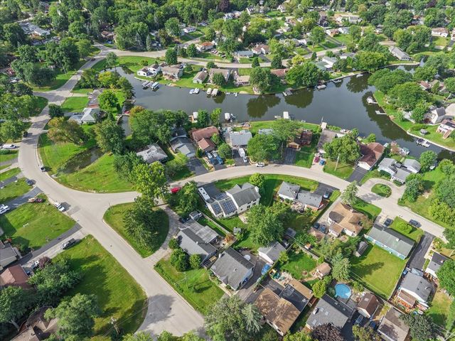 33147 N Lake Shore Drive, Grayslake, IL 60030