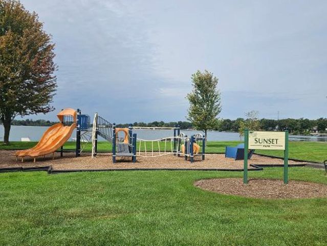 33147 N Lake Shore Drive, Grayslake, IL 60030