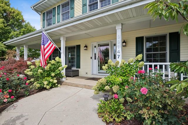 33147 N Lake Shore Drive, Grayslake, IL 60030