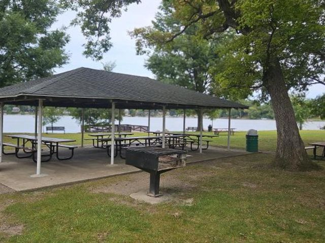 33147 N Lake Shore Drive, Grayslake, IL 60030