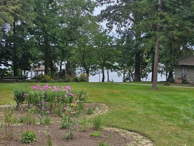 33147 N Lake Shore Drive, Grayslake, IL 60030