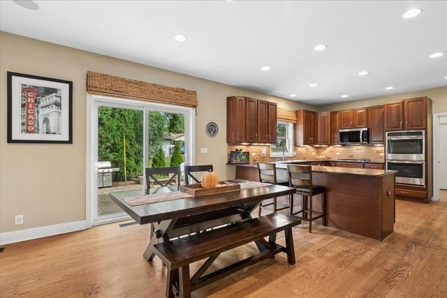 33147 N Lake Shore Drive, Grayslake, IL 60030