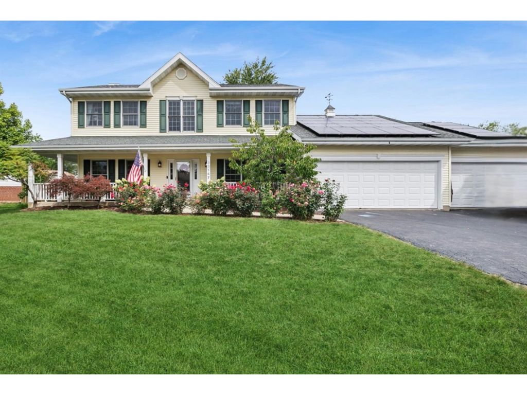 33147 N Lake Shore Drive, Grayslake, IL 60030