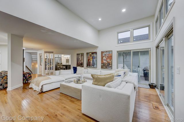 37446 Legends Trail Drive, Farmington Hills, MI 48331