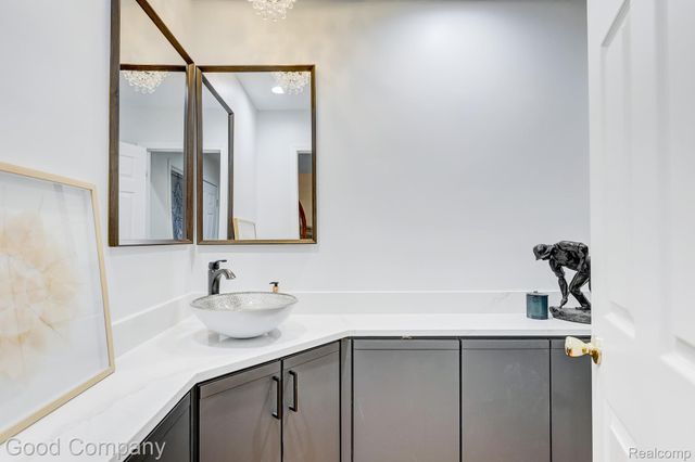 37446 Legends Trail Drive, Farmington Hills, MI 48331