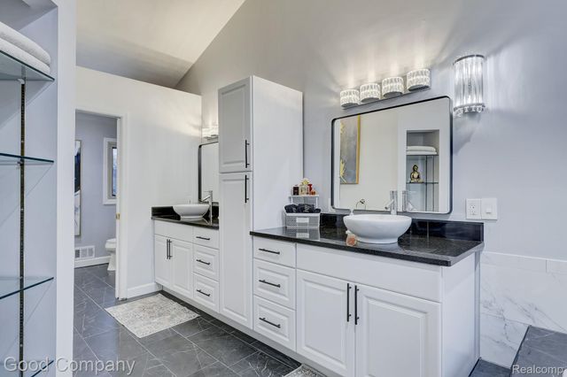 37446 Legends Trail Drive, Farmington Hills, MI 48331