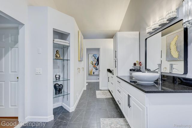 37446 Legends Trail Drive, Farmington Hills, MI 48331