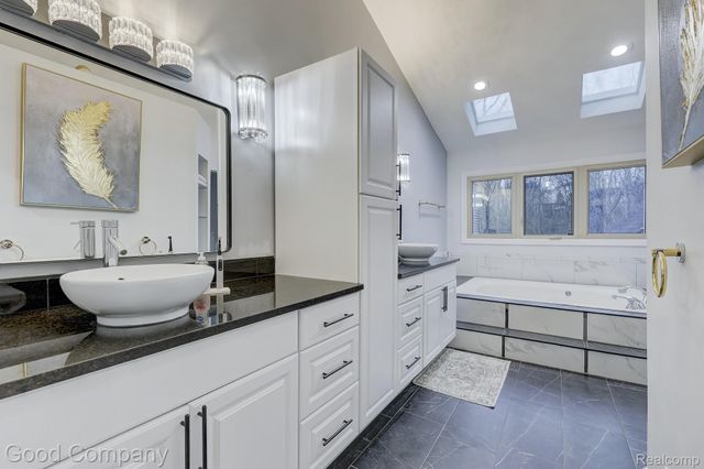 37446 Legends Trail Drive, Farmington Hills, MI 48331