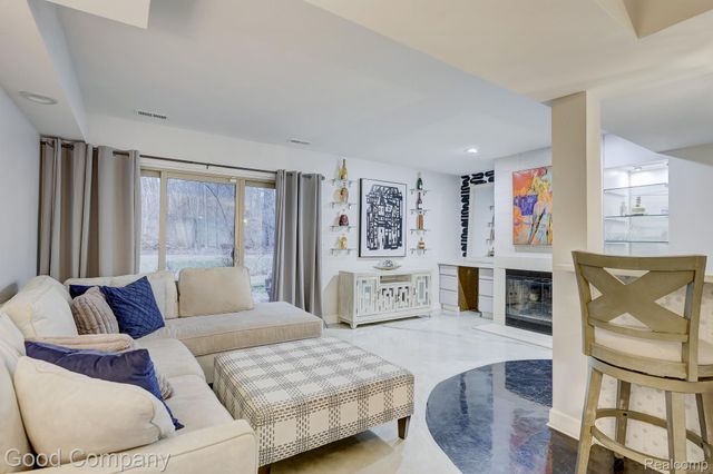 37446 Legends Trail Drive, Farmington Hills, MI 48331